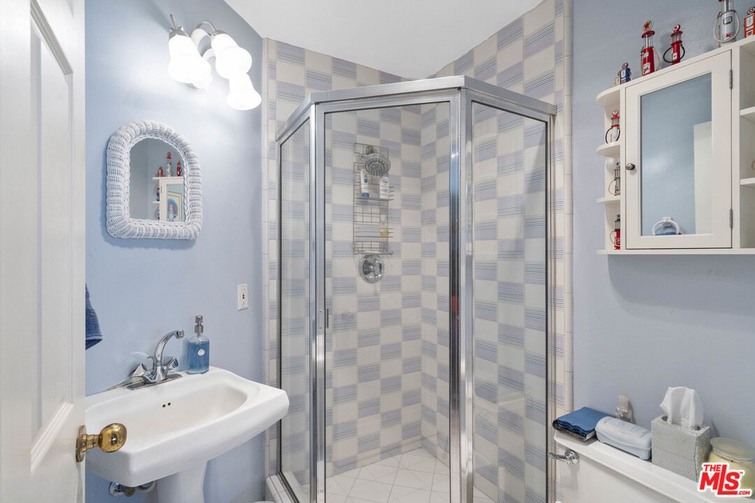 7734 West 79th Street Playa del Rey, CA 90293 - Photo 15 of 27 Gallery Image 15