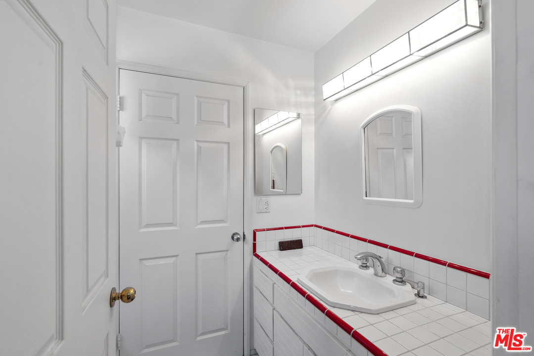 7734 West 79th Street Playa del Rey, CA 90293 - Photo 17 of 27 Gallery Image 17