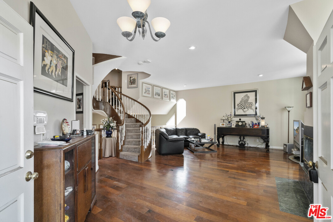 7734 West 79th Street Playa del Rey, CA 90293 - Photo 3 of 27 Gallery Image 3