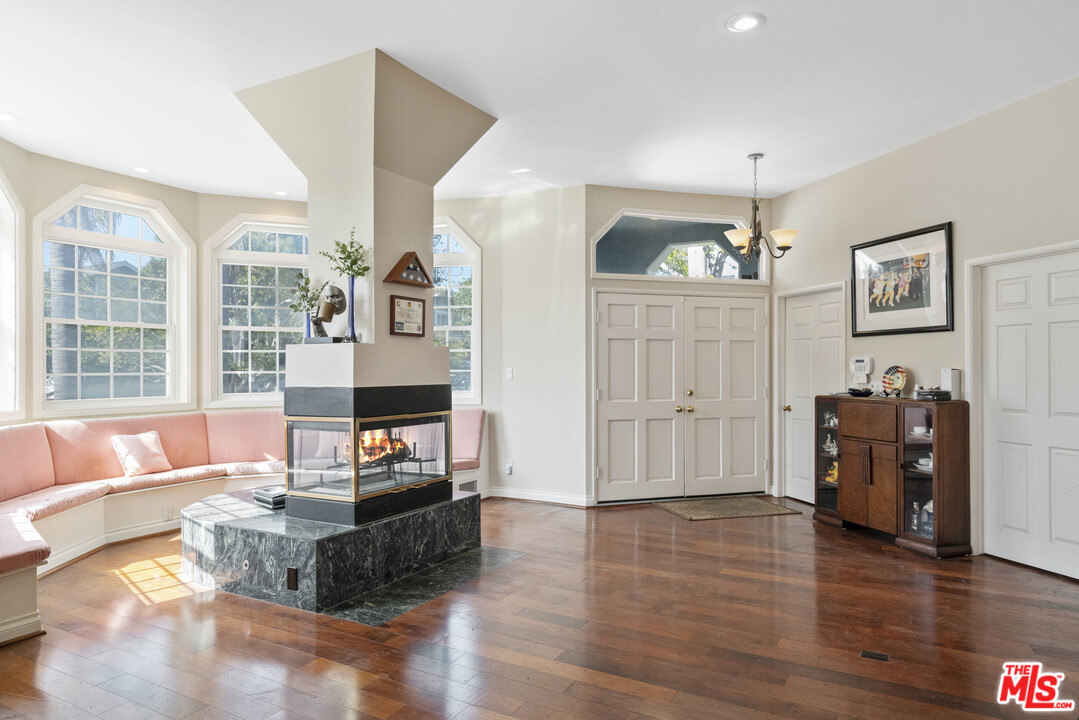 7734 West 79th Street Playa del Rey, CA 90293 - Photo 4 of 27 Gallery Image 4