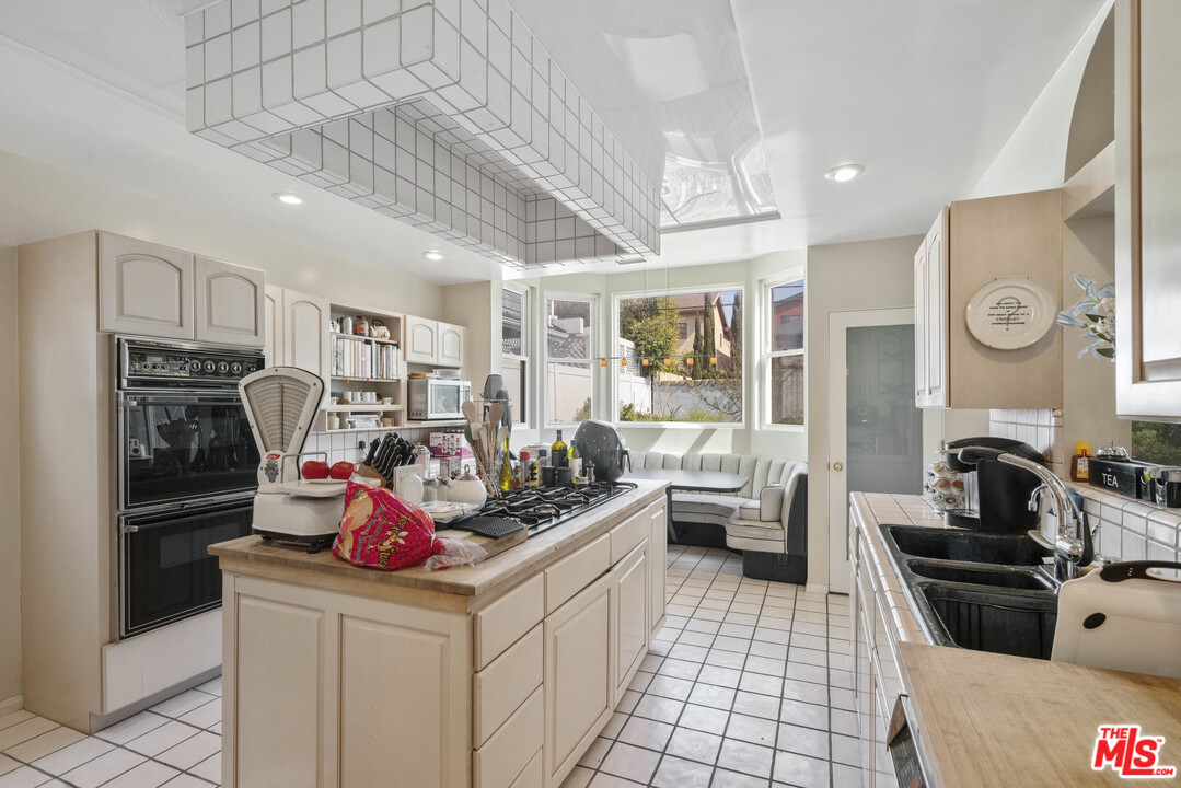 7734 West 79th Street Playa del Rey, CA 90293 - Photo 5 of 27 Gallery Image 5