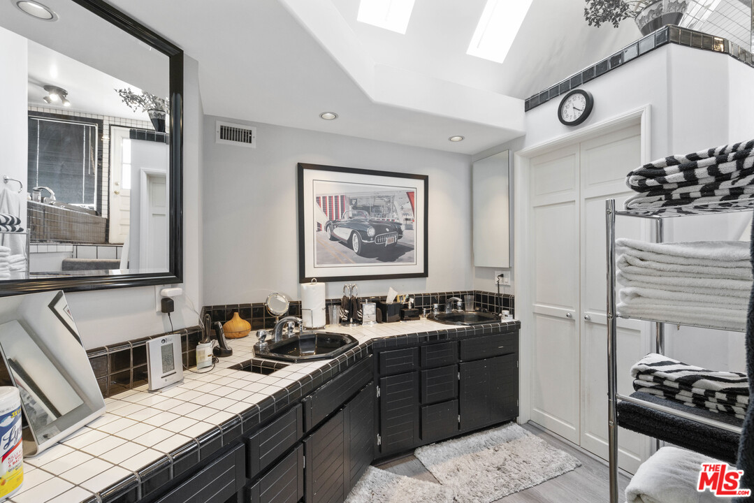 7734 West 79th Street Playa del Rey, CA 90293 - Photo 9 of 27 Gallery Image 9
