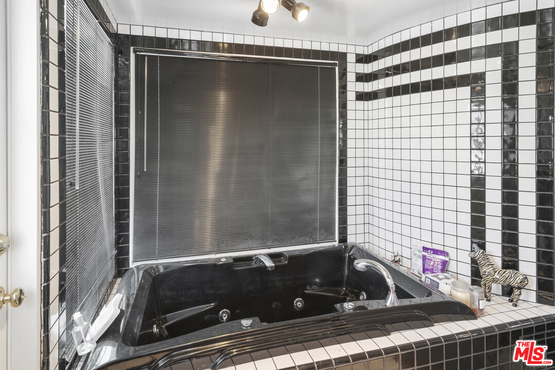 7734 West 79th Street Playa del Rey, CA 90293 - Photo 10 of 27 Gallery Image 10