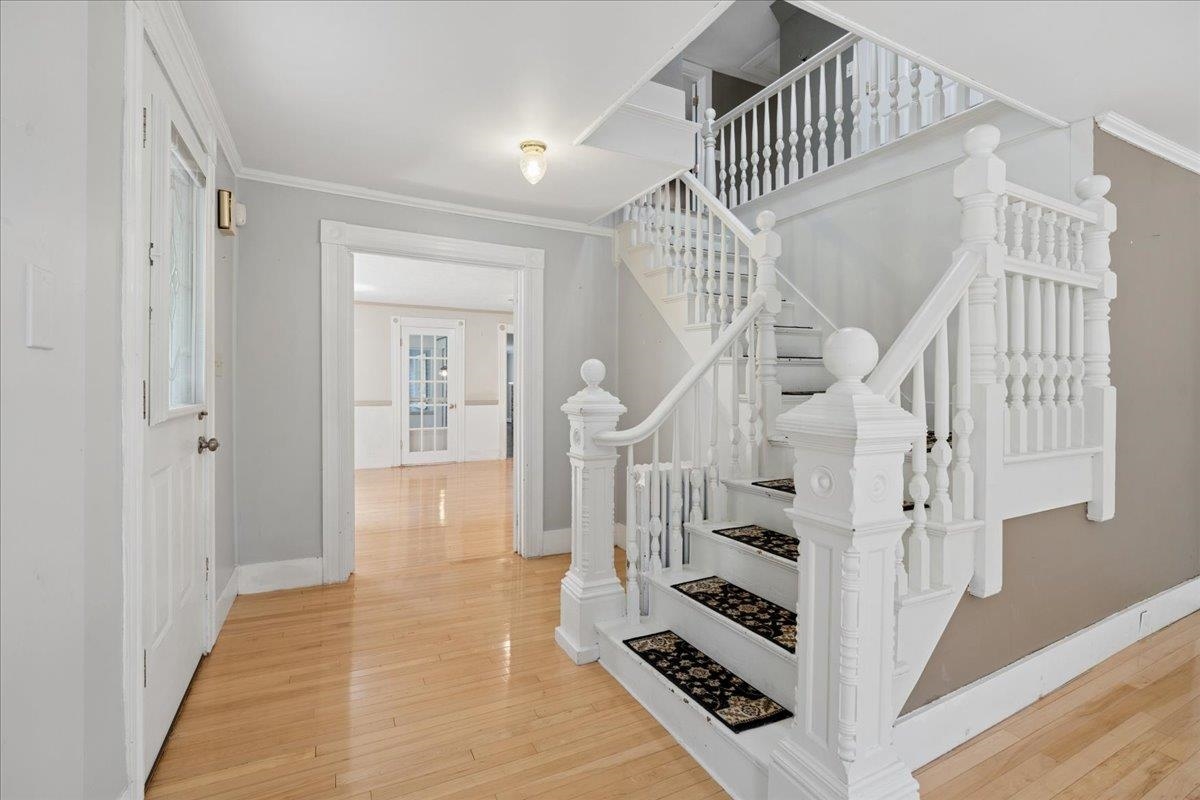 564 River Road Manchester, NH 03104 - Photo 4 of 54