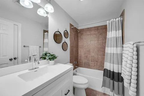 $625,000 | 3322 Memorial Crest Boulevard, Houston, TX 77007