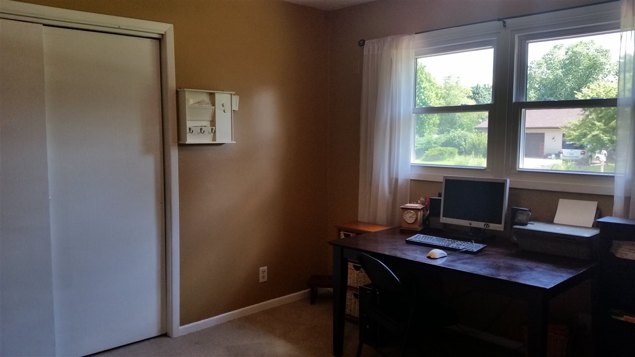 4912 Crown Point Road Roscoe, IL 61073 - Photo 11 of 25 Gallery Image 11