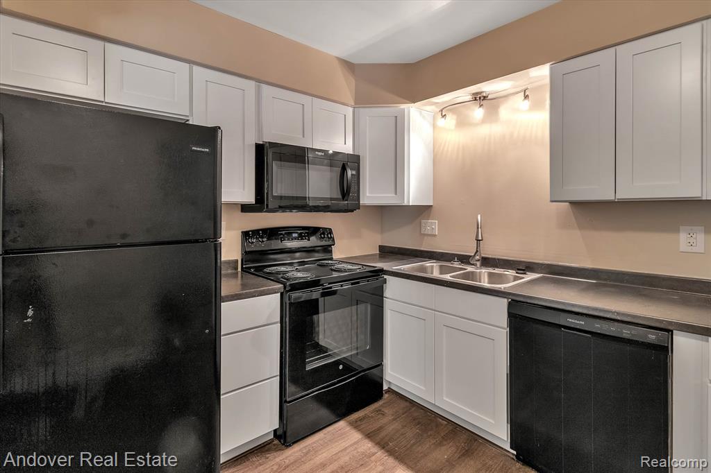 330 South Drake Road, Unit M08 Kalamazoo, MI 49009 - Photo 1 of 64