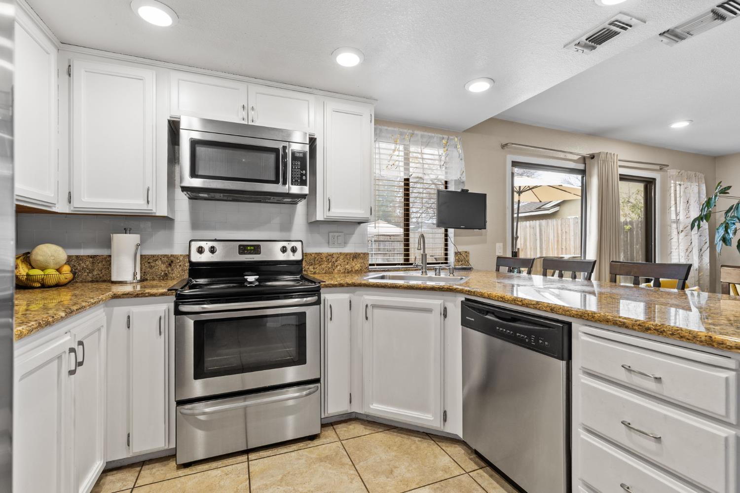 675 Young Way Roseville, CA 95678 - Photo 15 of 35 a kitchen with a sink stove and microwave