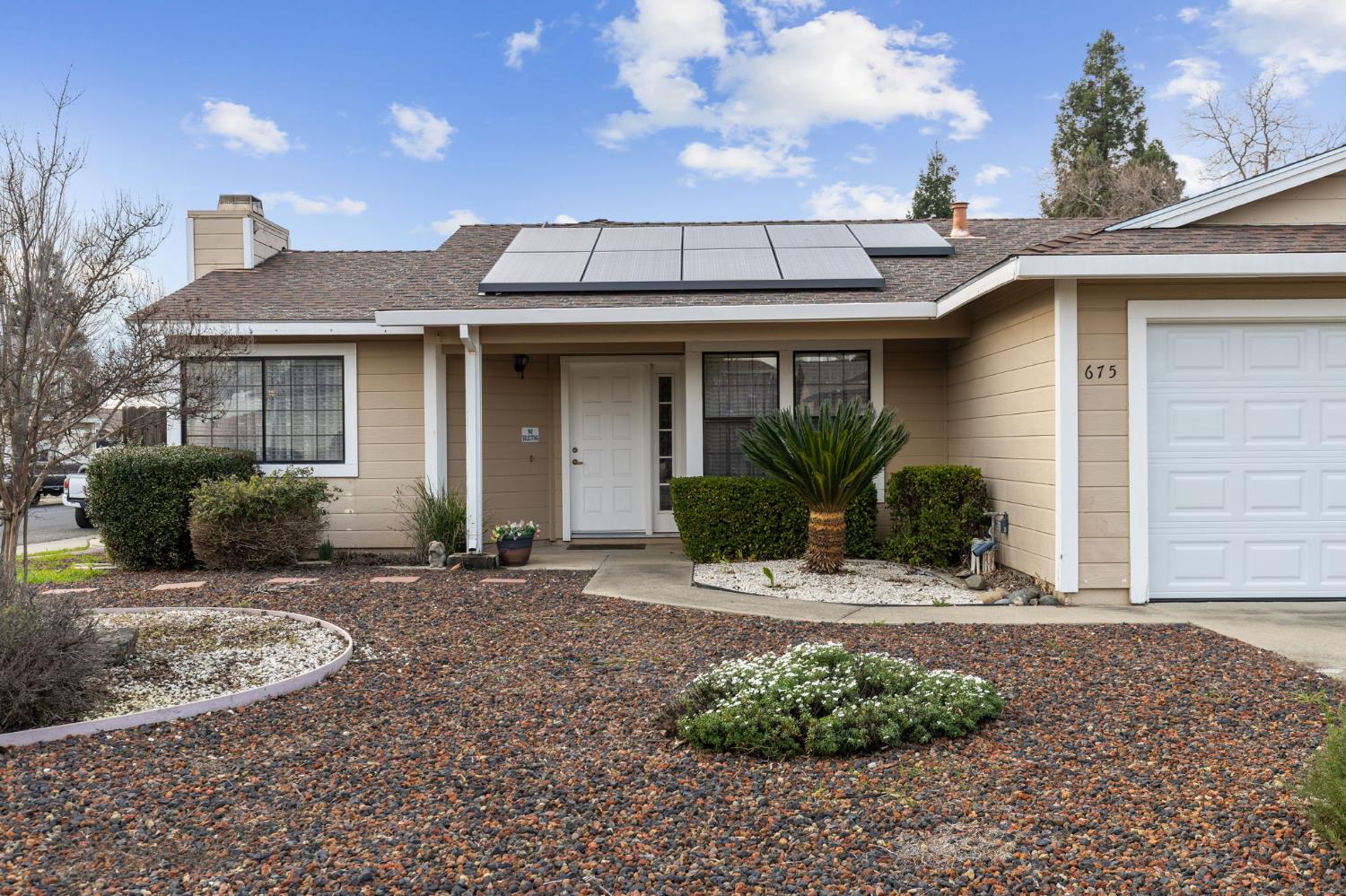 675 Young Way Roseville, CA 95678 - Photo 2 of 35 a front view of a house with a yard