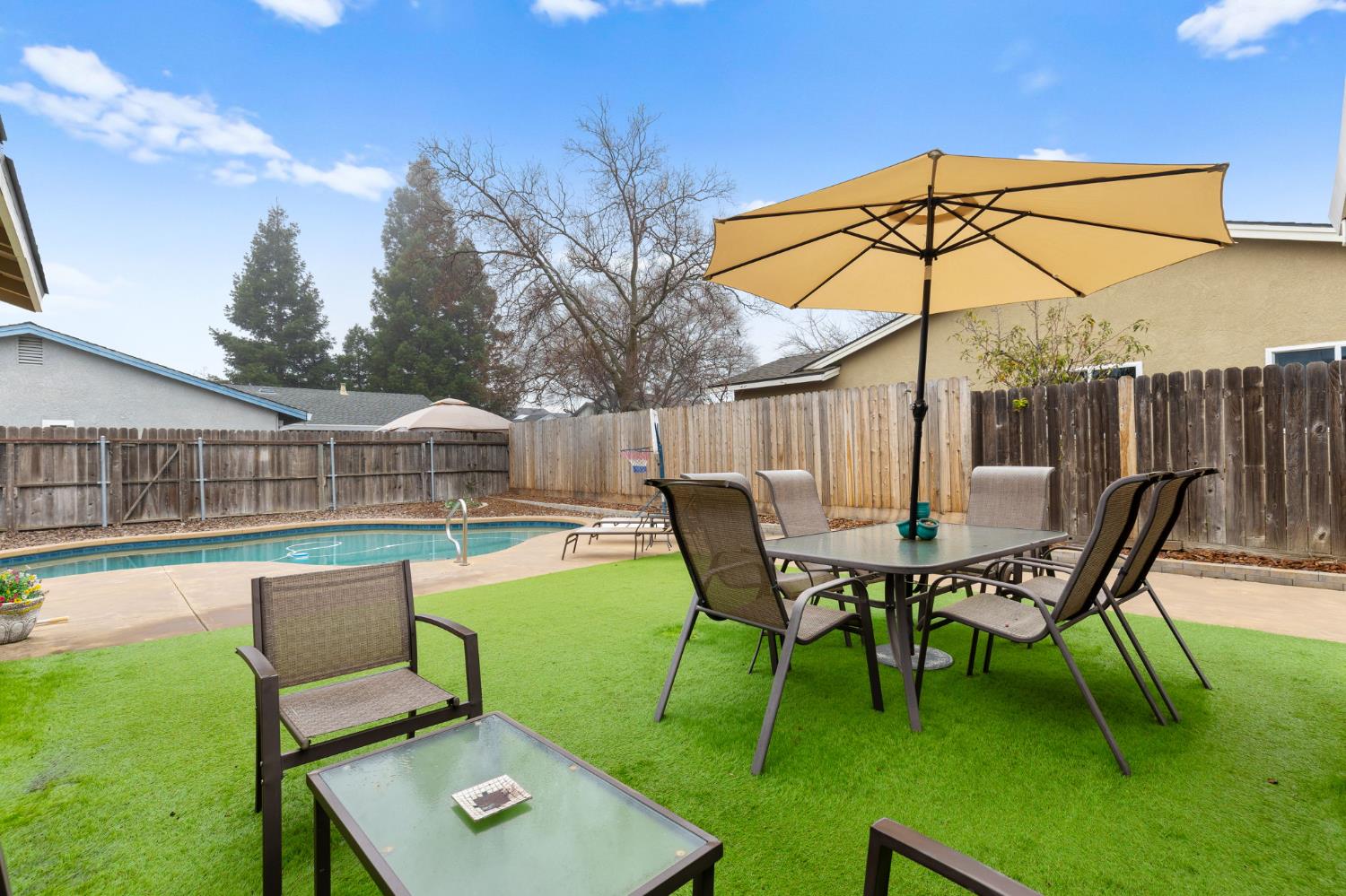 675 Young Way Roseville, CA 95678 - Photo 26 of 35 a view of a backyard with furniture and a patio