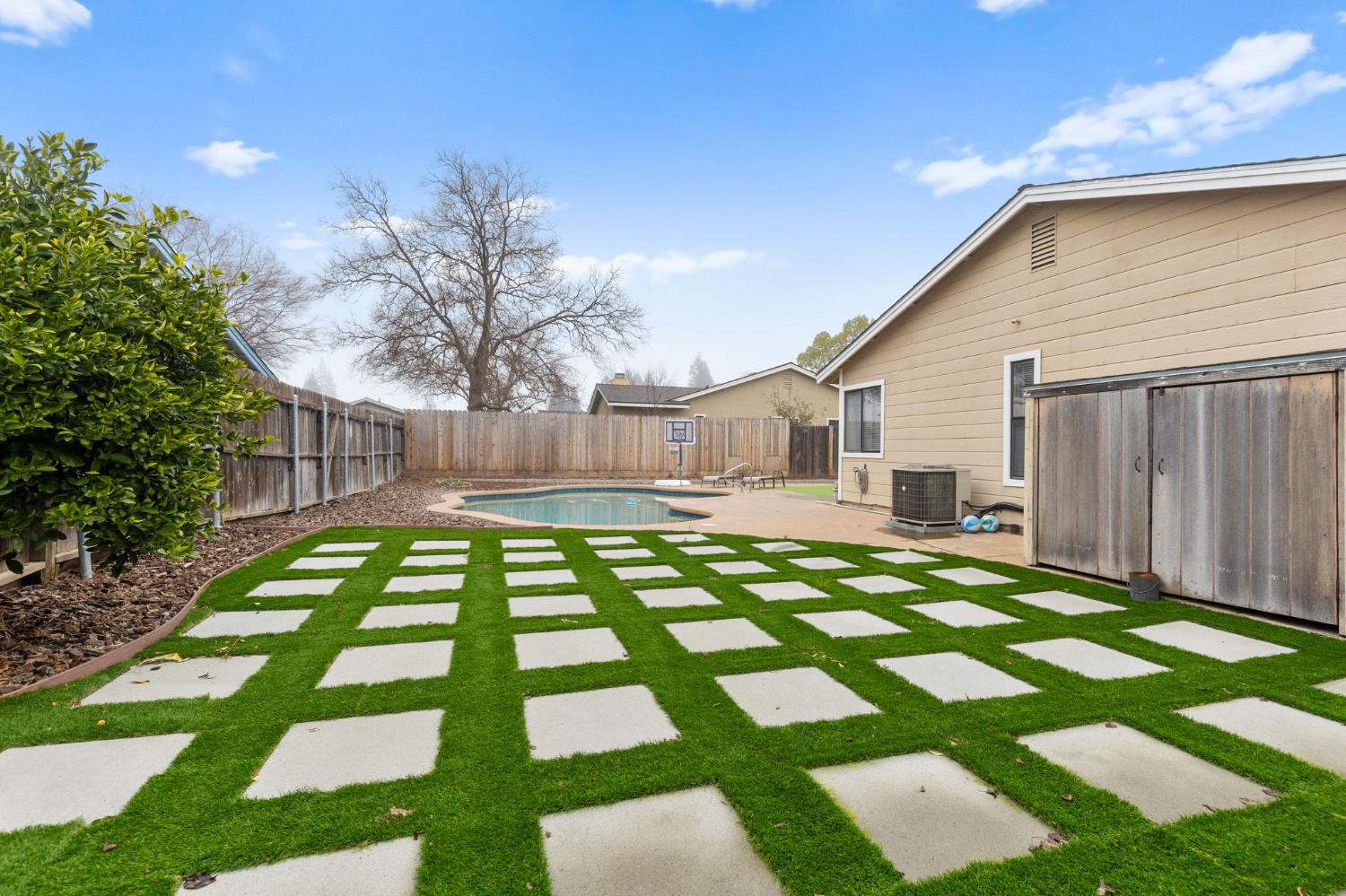 675 Young Way Roseville, CA 95678 - Photo 32 of 35 a house view with a backyard space