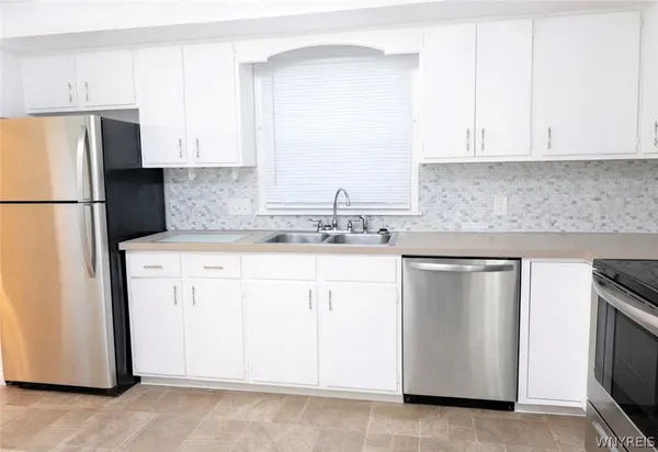 $2,675 | 263 Fruitwood Terrace, Amherst, NY 14221