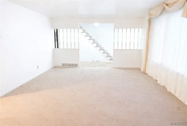 $2,675 | 263 Fruitwood Terrace, Amherst, NY 14221