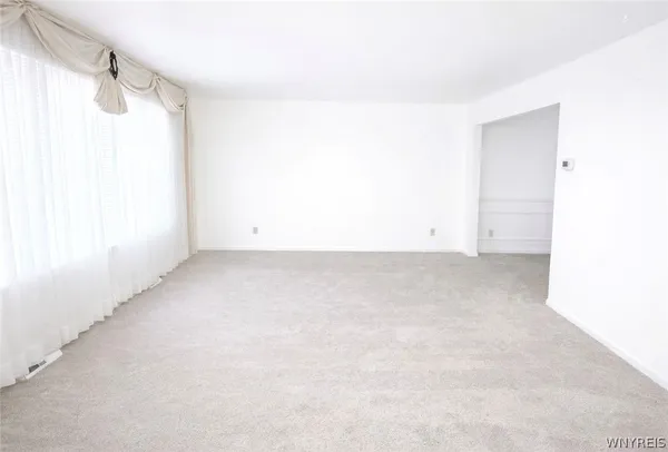 $2,675 | 263 Fruitwood Terrace, Amherst, NY 14221