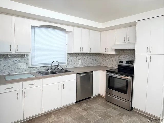 $2,675 | 263 Fruitwood Terrace, Amherst, NY 14221