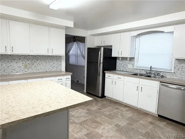 $2,675 | 263 Fruitwood Terrace, Amherst, NY 14221