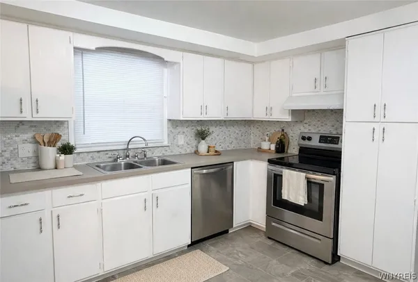 $2,675 | 263 Fruitwood Terrace, Amherst, NY 14221