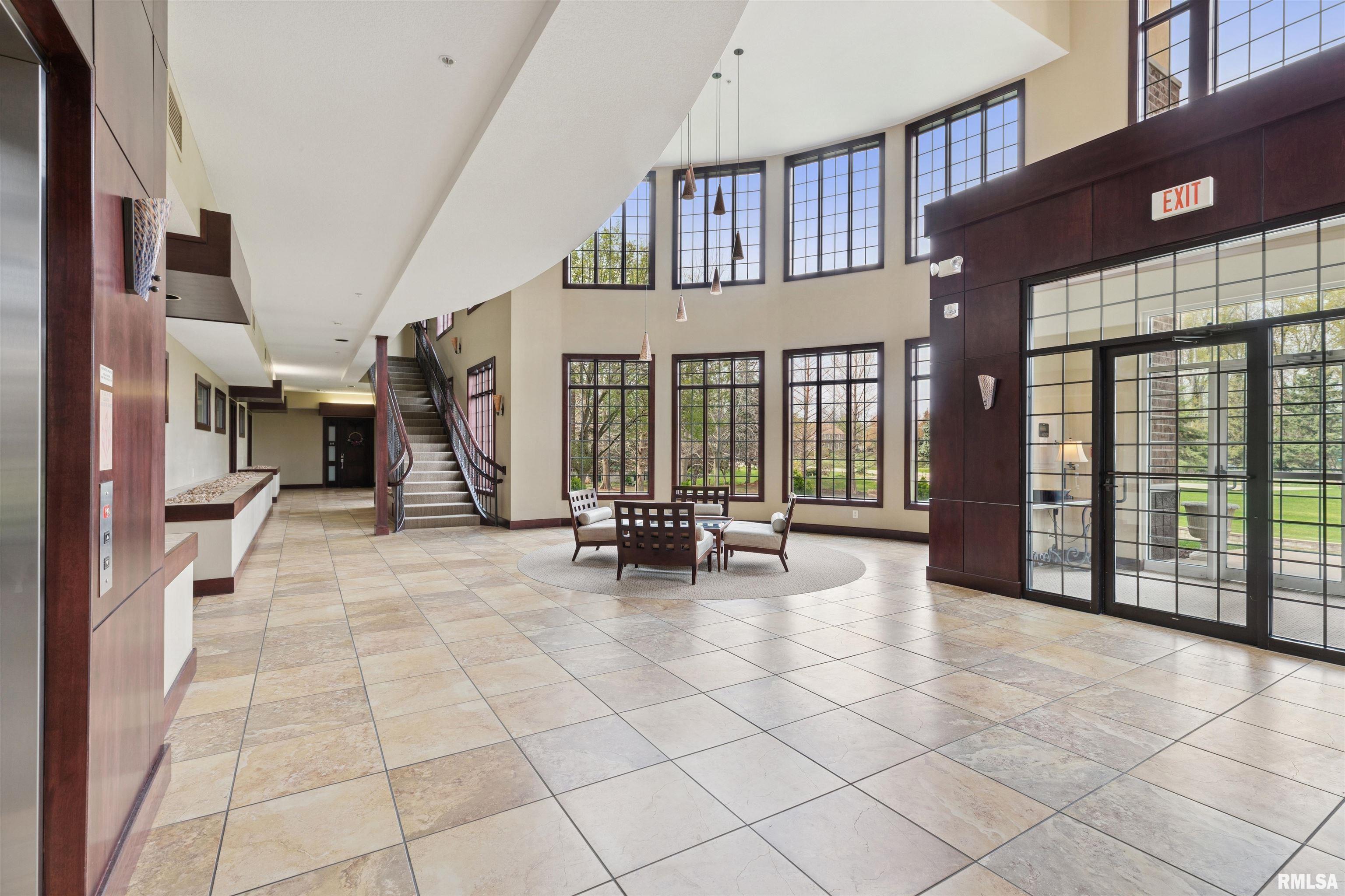 6211 Utica Ridge Road, Unit 204 Davenport, IA 52807 - Photo 5 of 67 Gallery Image 5