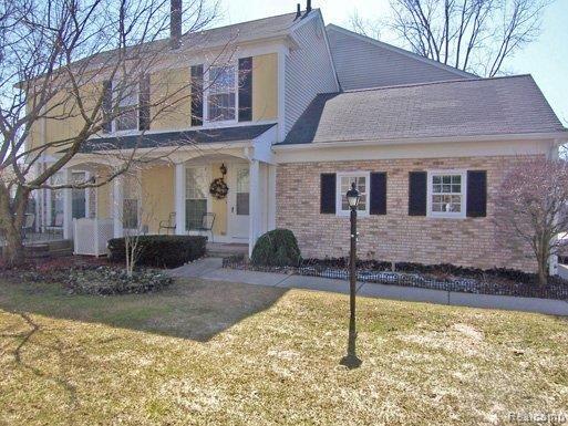 1436 Crescent Lane, Unit 320 Rochester, MI 48306 - Photo 2 of 20 Crescent Way.jpg