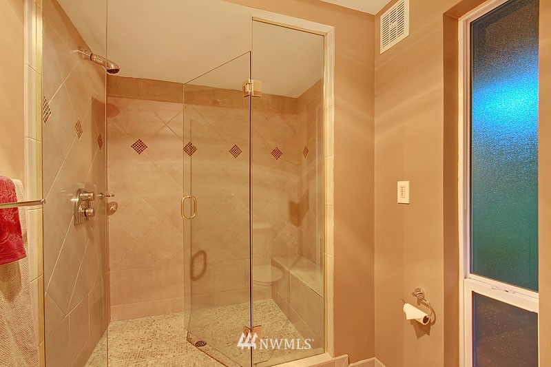 13440 Northeast 25th Street Bellevue, WA 98005 - Photo 13 of 22