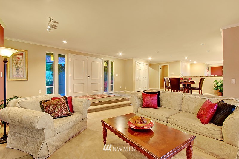 13440 Northeast 25th Street Bellevue, WA 98005 - Photo 3 of 22