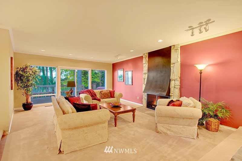 13440 Northeast 25th Street Bellevue, WA 98005 - Photo 4 of 22