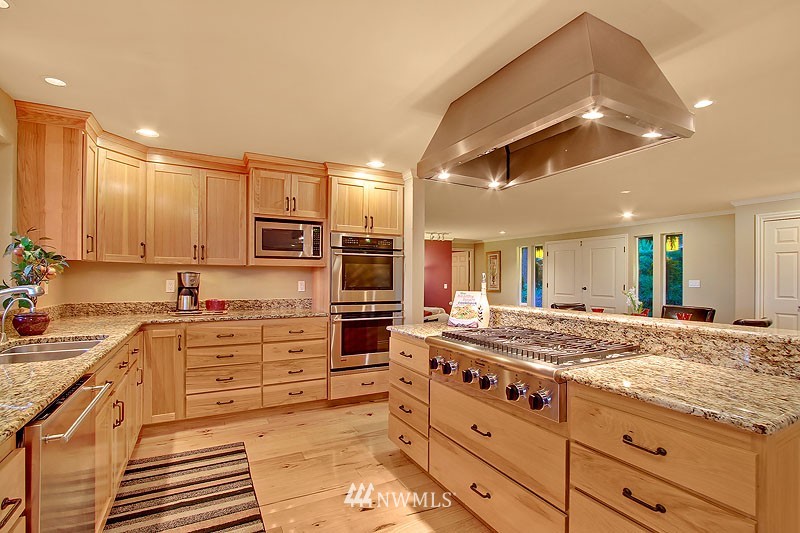 13440 Northeast 25th Street Bellevue, WA 98005 - Photo 8 of 22