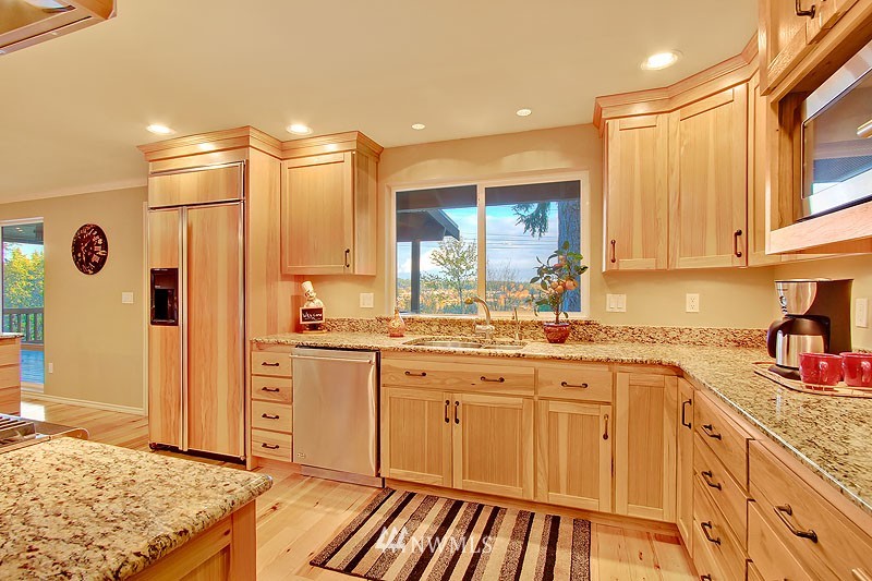 13440 Northeast 25th Street Bellevue, WA 98005 - Photo 9 of 22