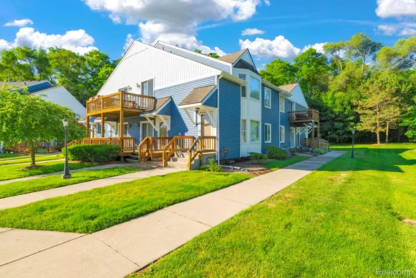 $175,000 | 45000 Bayview Drive, Novi, MI 48377