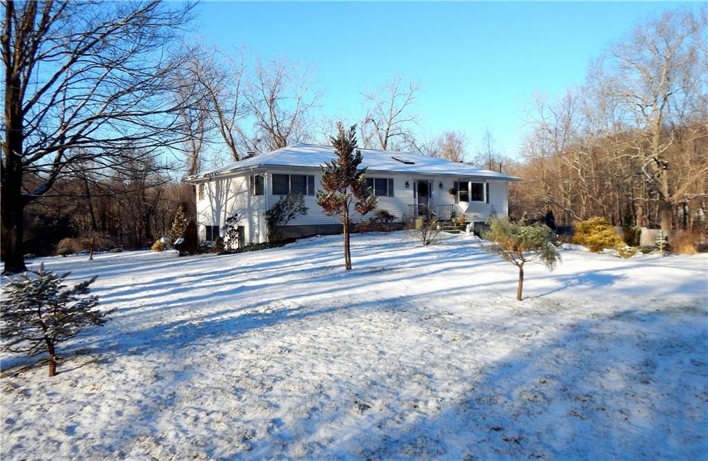 a view of a yard in front of the house
