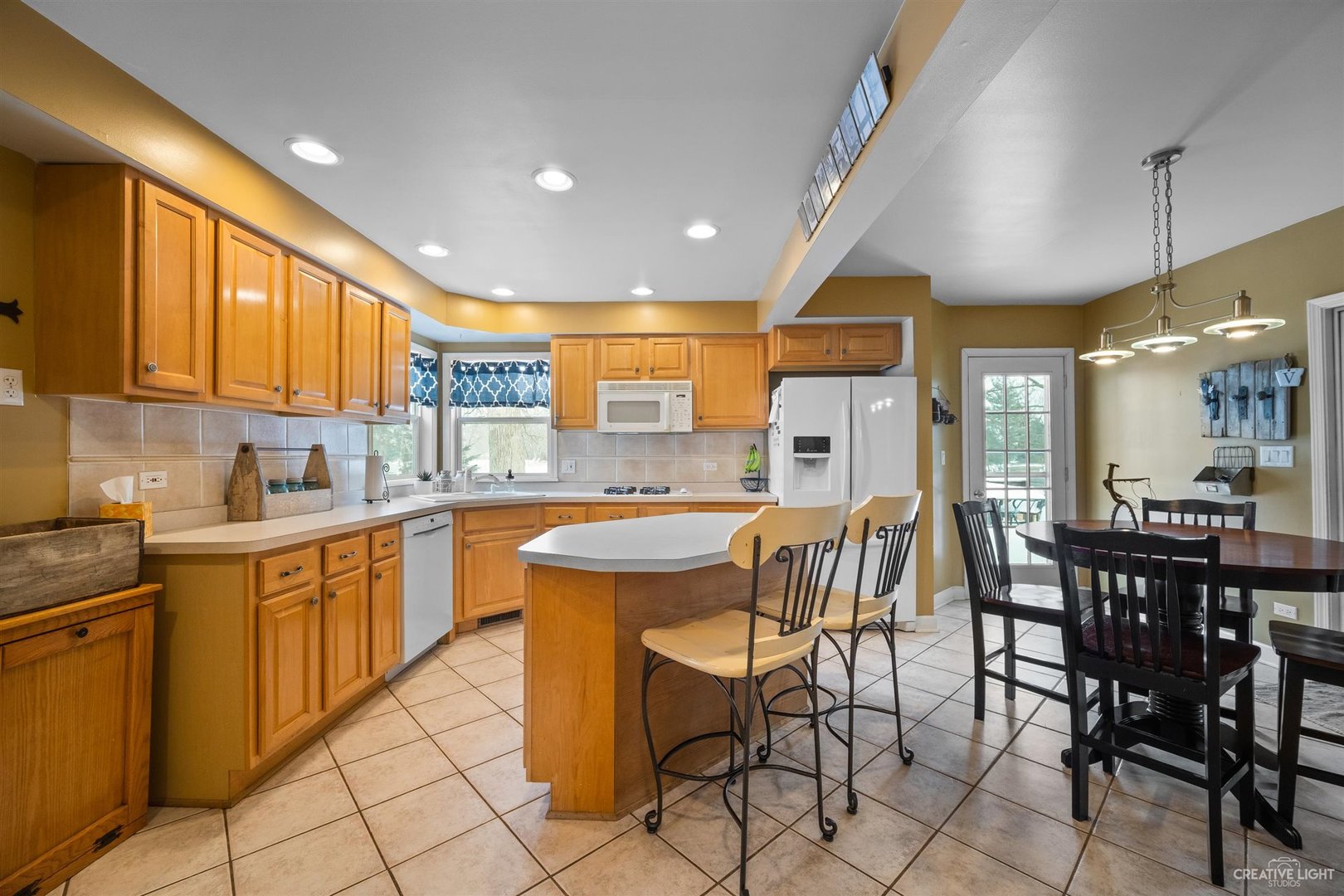 41W979 Lenz Road Elgin, IL 60124 - Photo 9 of 26 Gallery Image 9