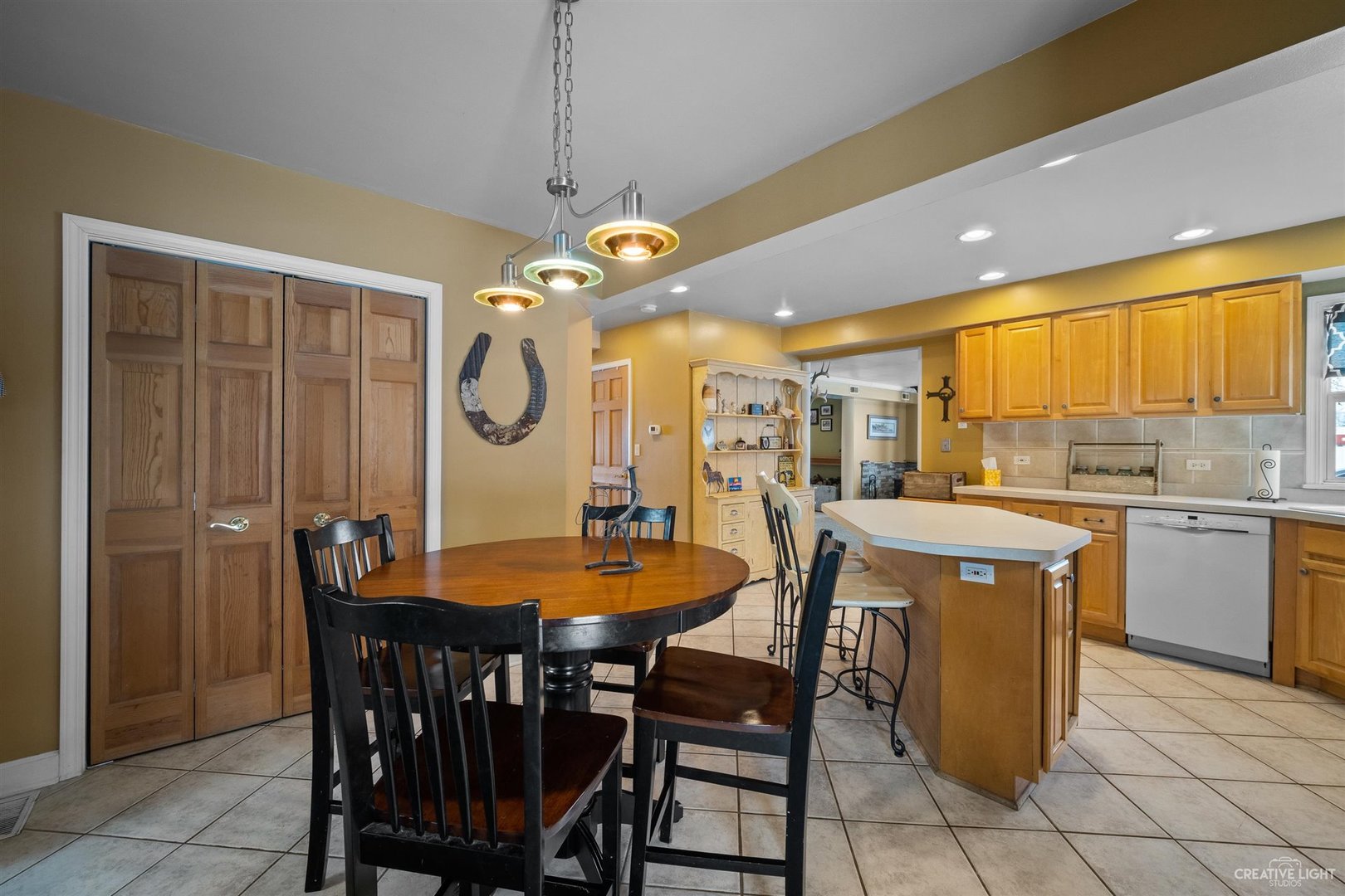 41W979 Lenz Road Elgin, IL 60124 - Photo 10 of 26 Gallery Image 10