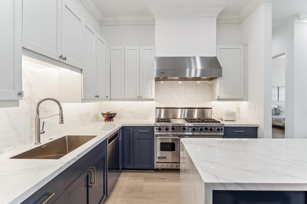 3388 Sage Road, Unit 2001 Houston, TX 77056 - Photo 16 of 25 a kitchen with stainless steel appliances granite countertop a sink stove and refrigerator