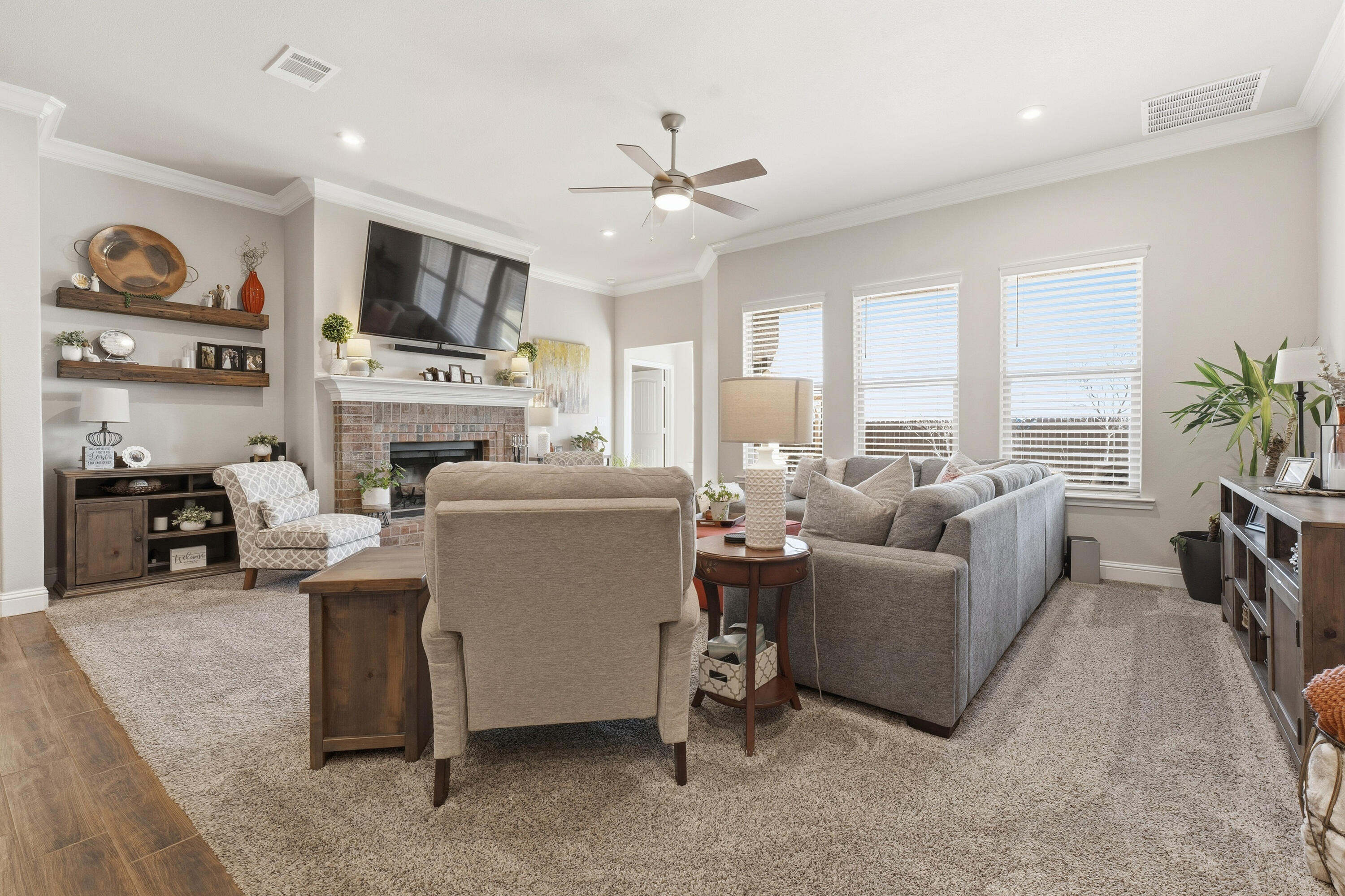 9901 Urbana Avenue Lubbock, TX 79424 - Photo 11 of 30 Livingroom