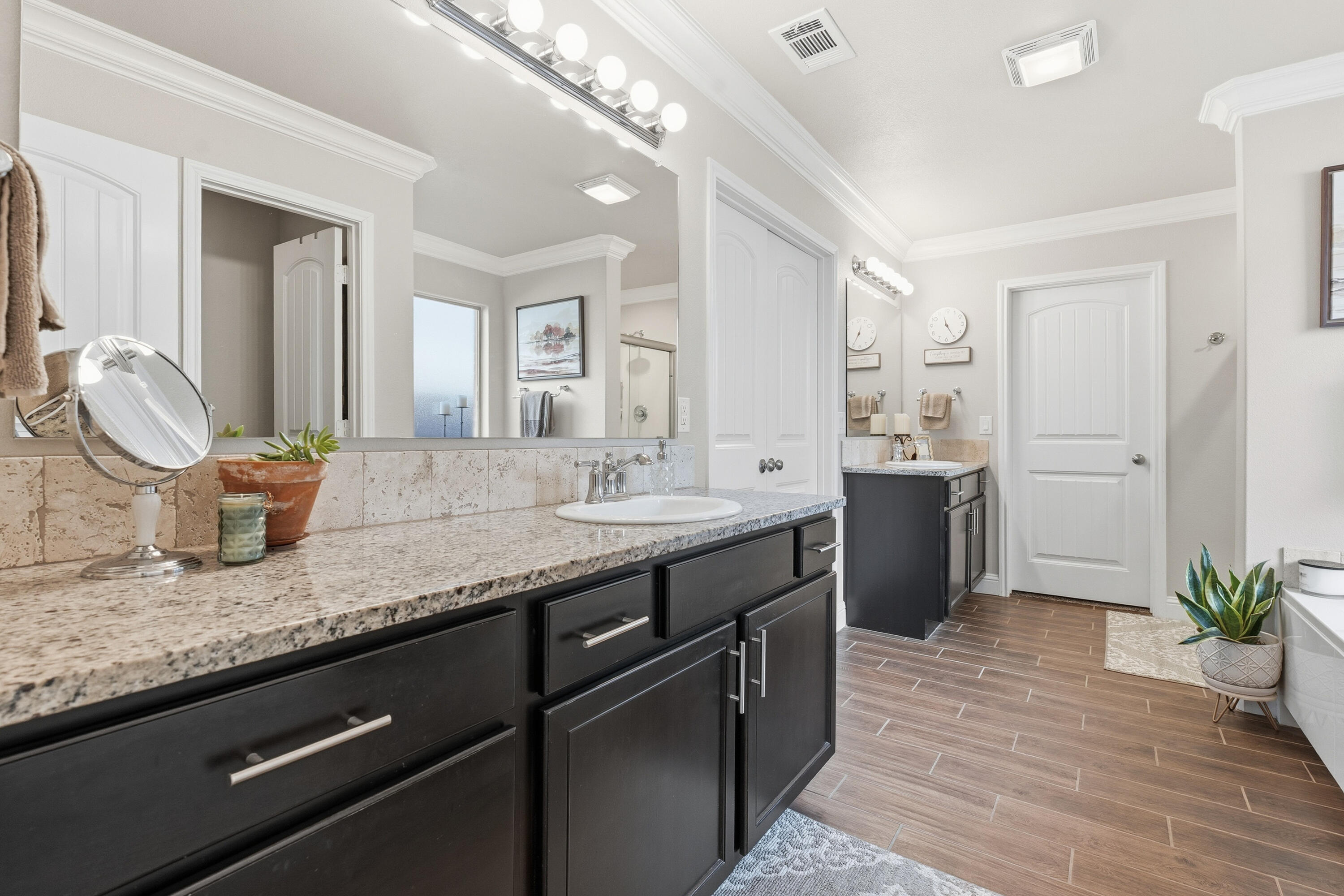 9901 Urbana Avenue Lubbock, TX 79424 - Photo 15 of 30 Primary bath