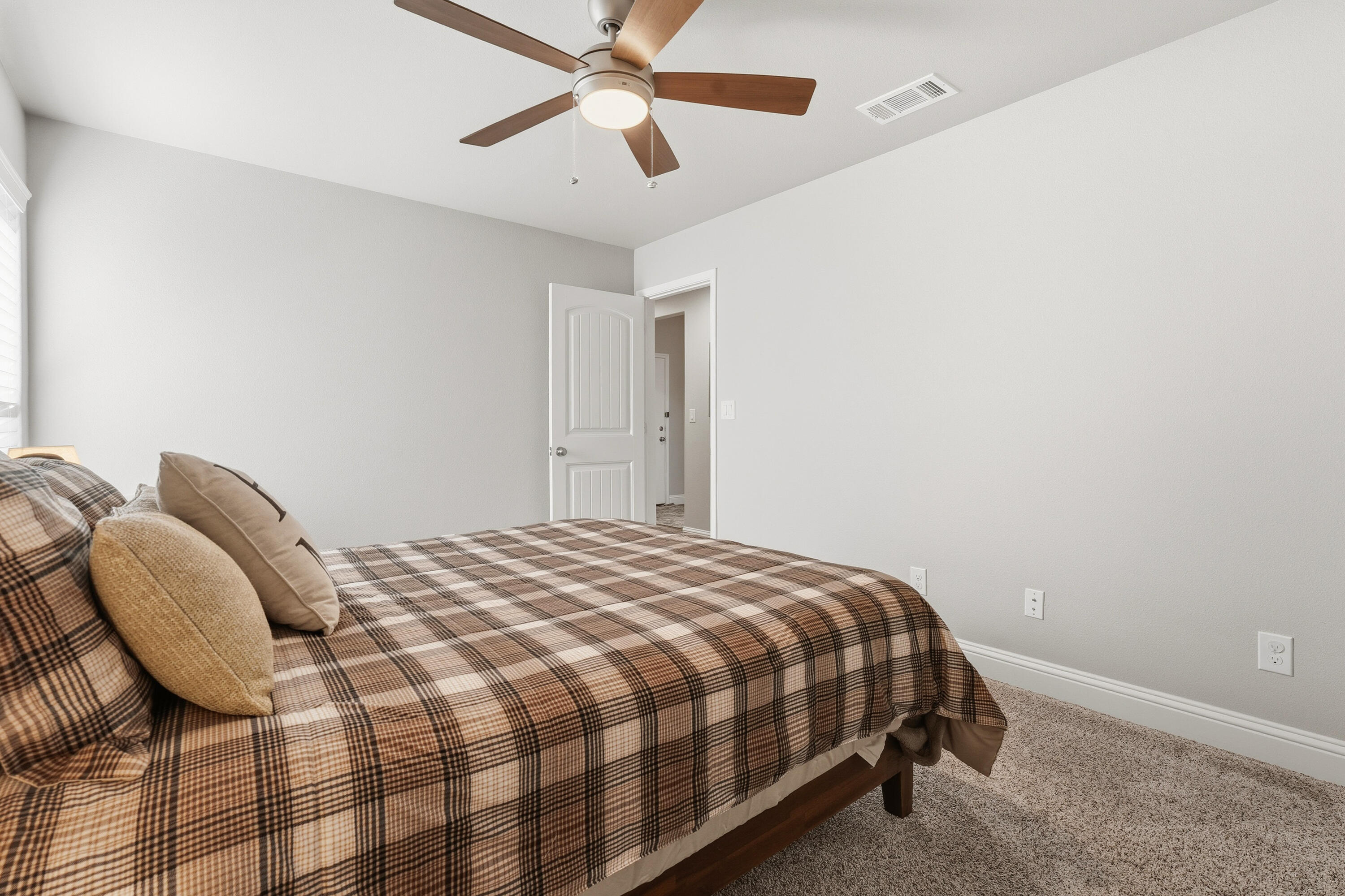 9901 Urbana Avenue Lubbock, TX 79424 - Photo 20 of 30 Bedroom 2
