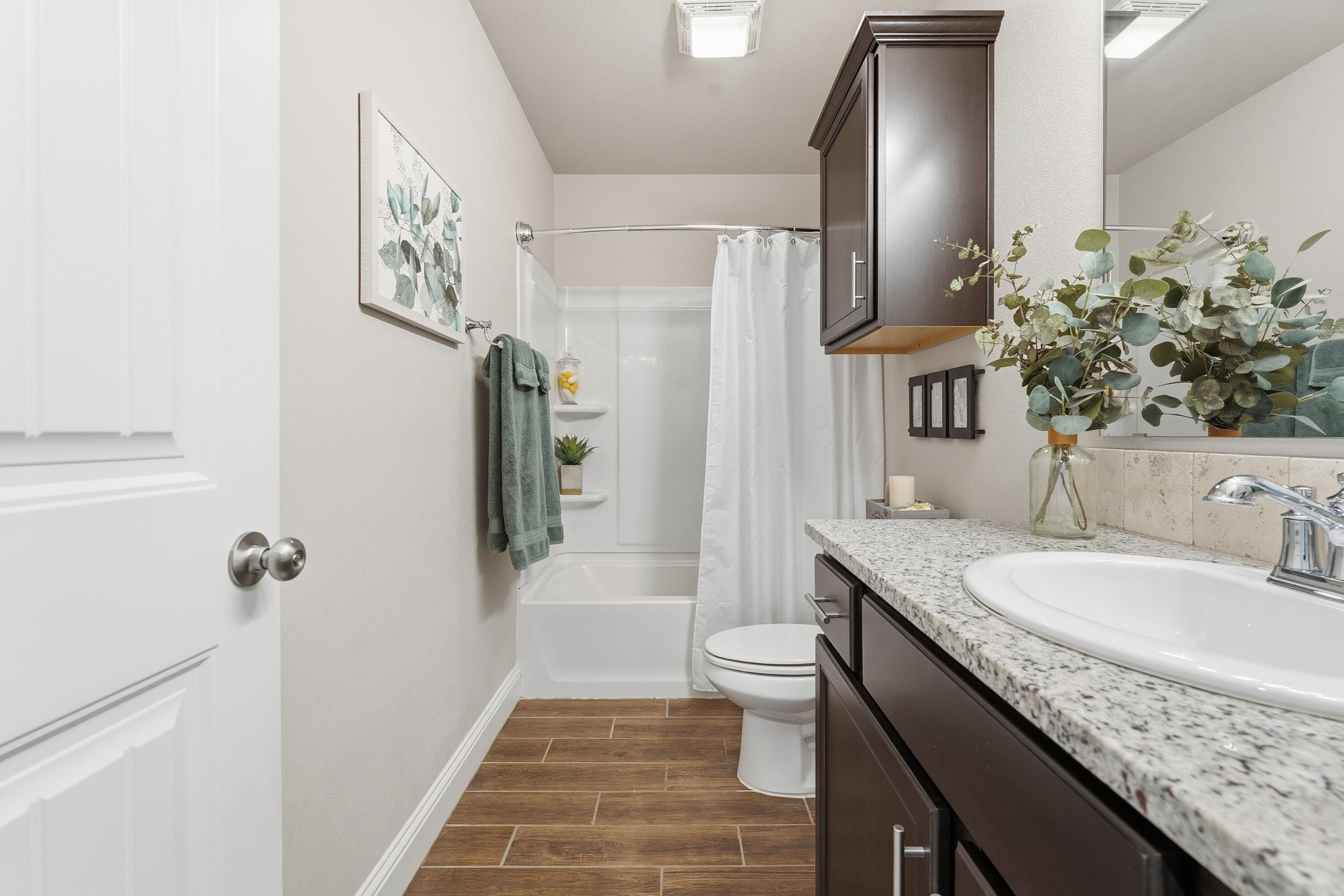 9901 Urbana Avenue Lubbock, TX 79424 - Photo 21 of 30 Bathroom 2