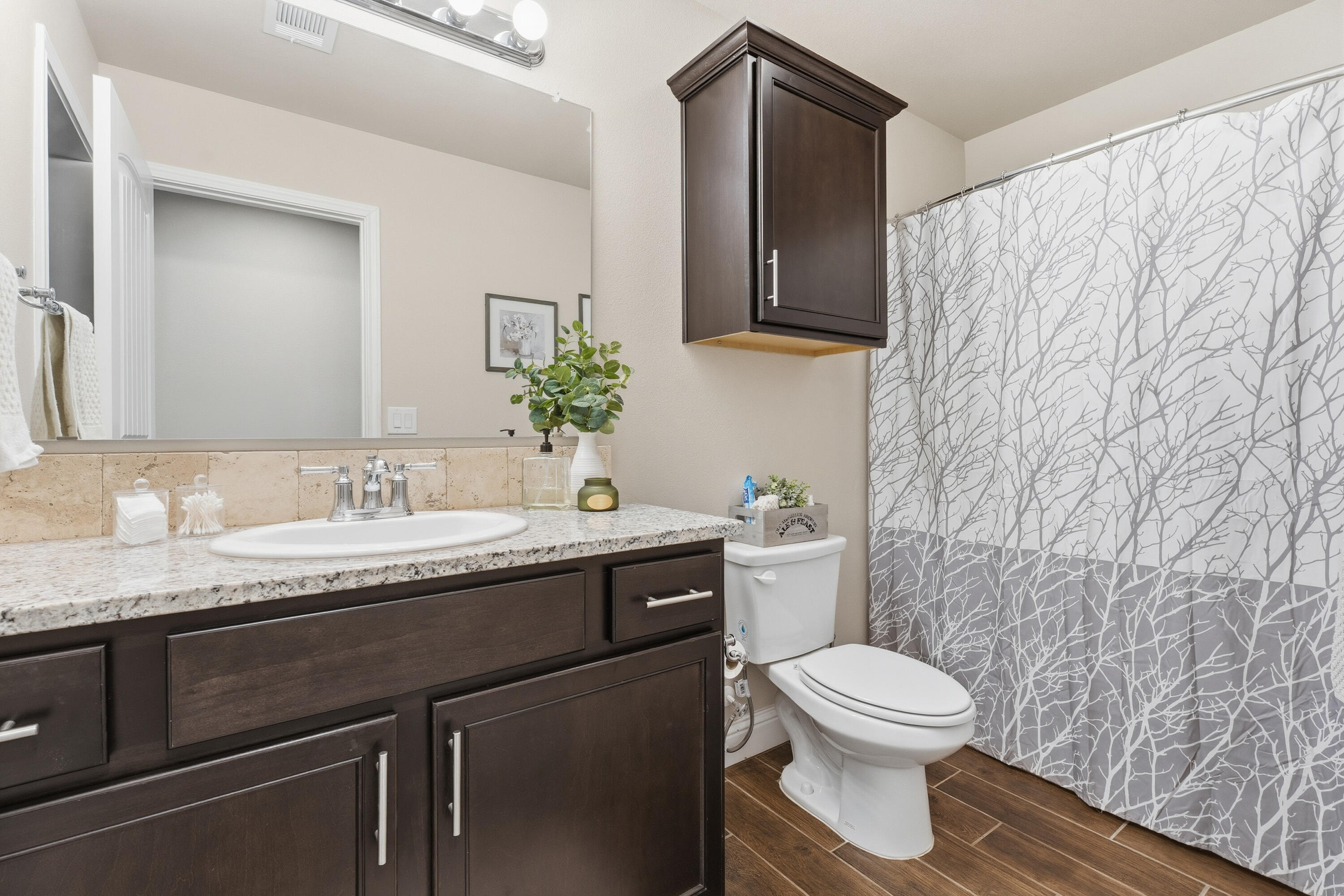 9901 Urbana Avenue Lubbock, TX 79424 - Photo 24 of 30 Bathroom 3