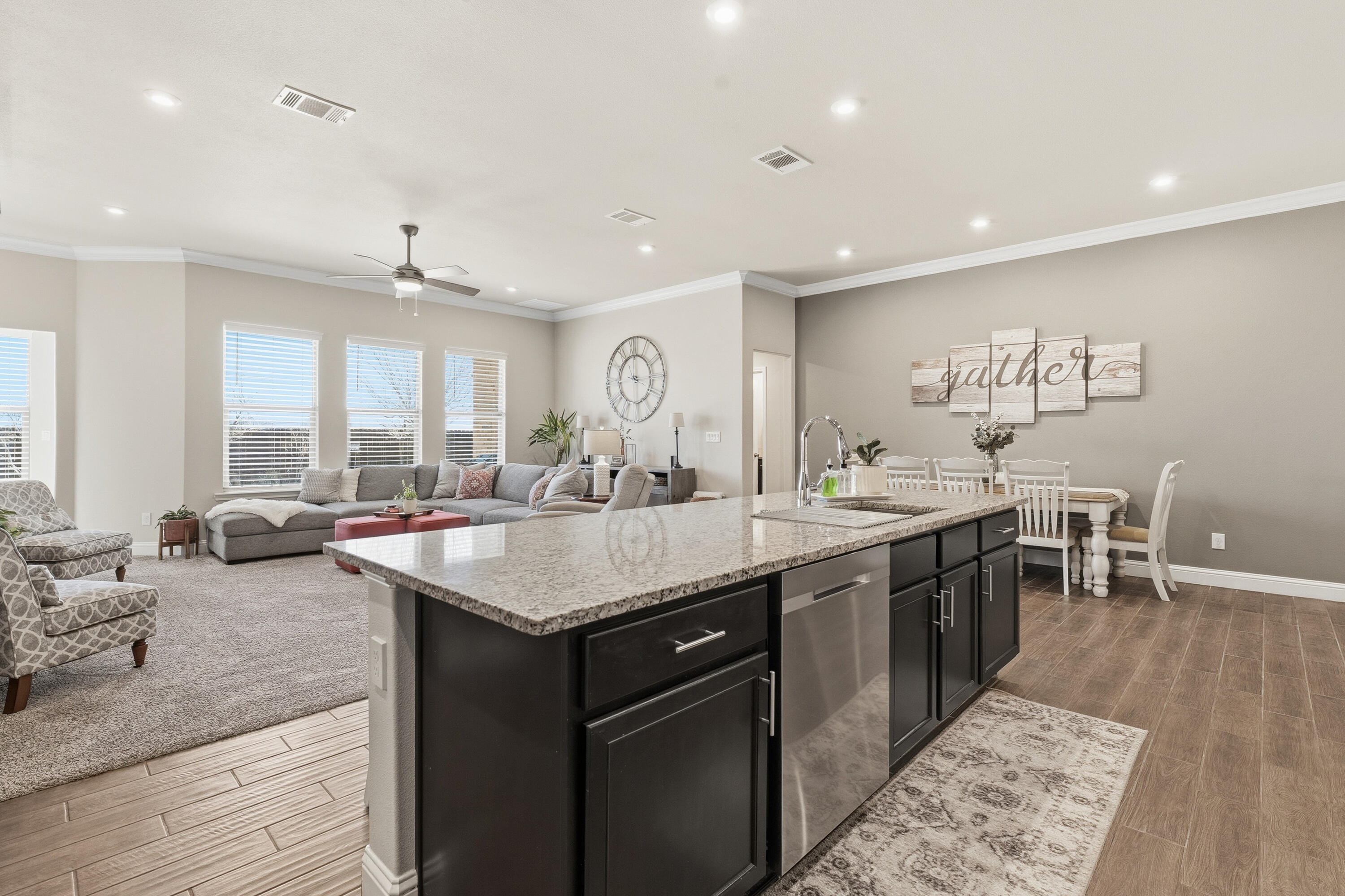 9901 Urbana Avenue Lubbock, TX 79424 - Photo 9 of 30 Kitchen
