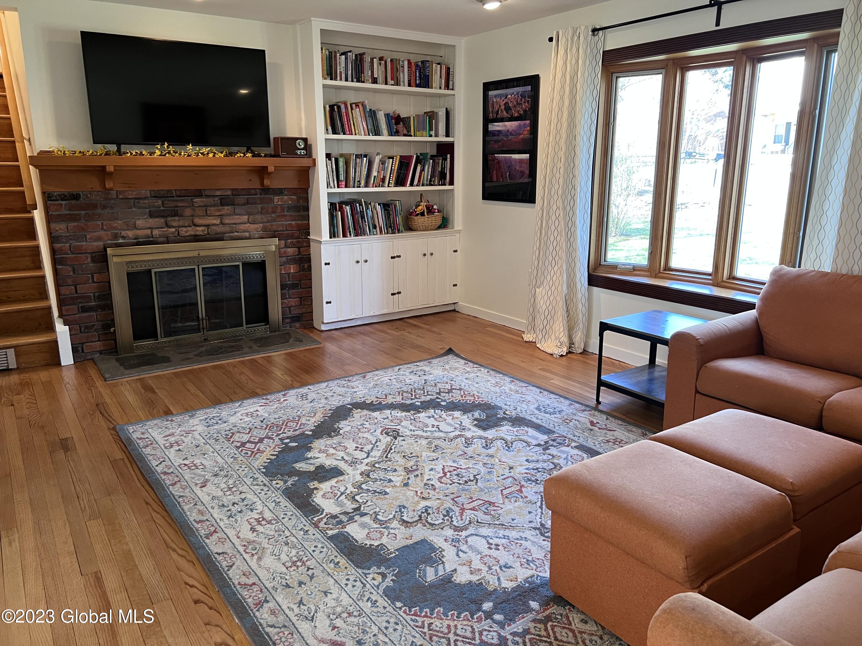 972 Riverview Road Niskayuna, NY 12309 - Photo 3 of 33 IMG_1485