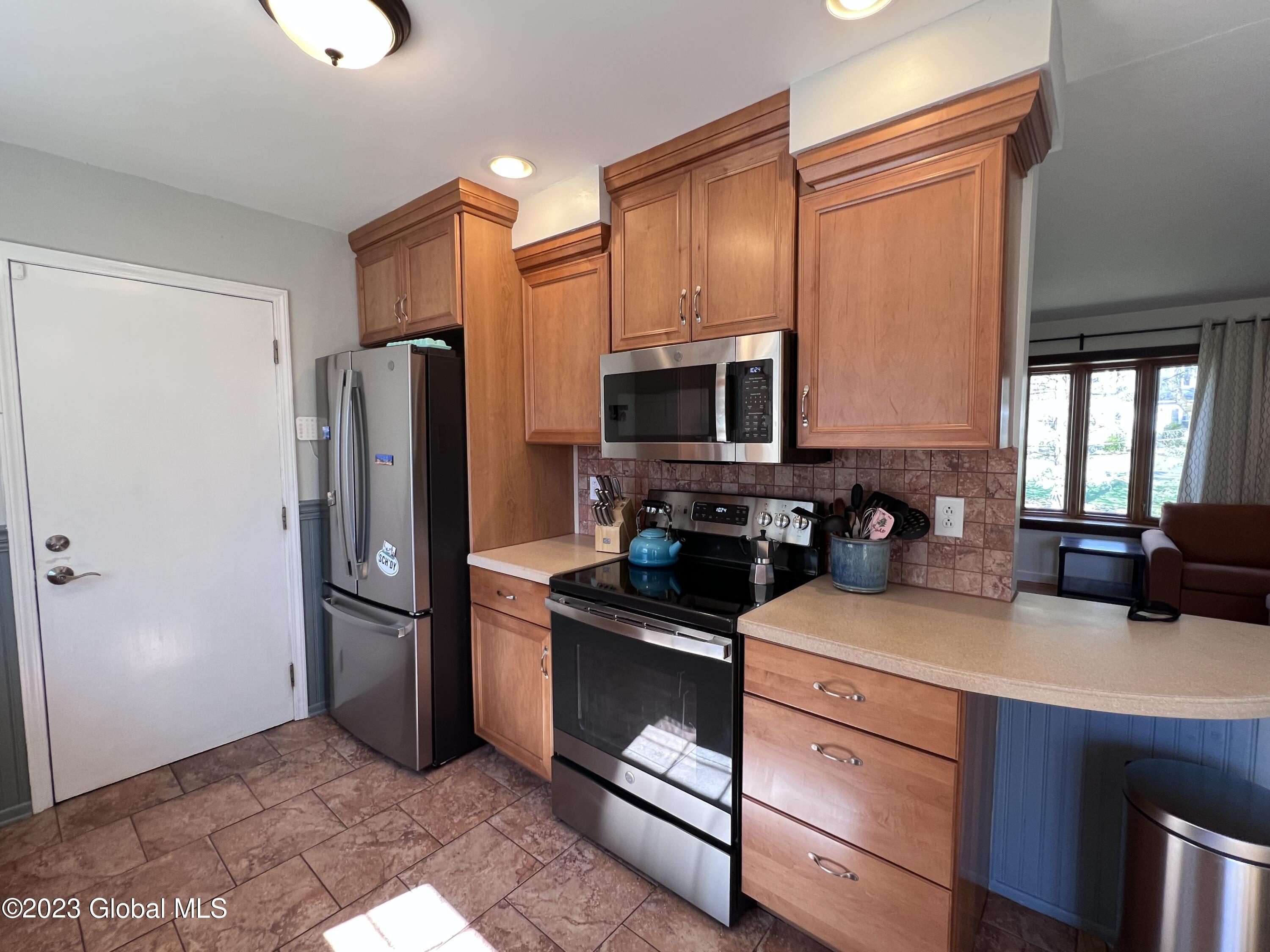 972 Riverview Road Niskayuna, NY 12309 - Photo 9 of 33 IMG_1507