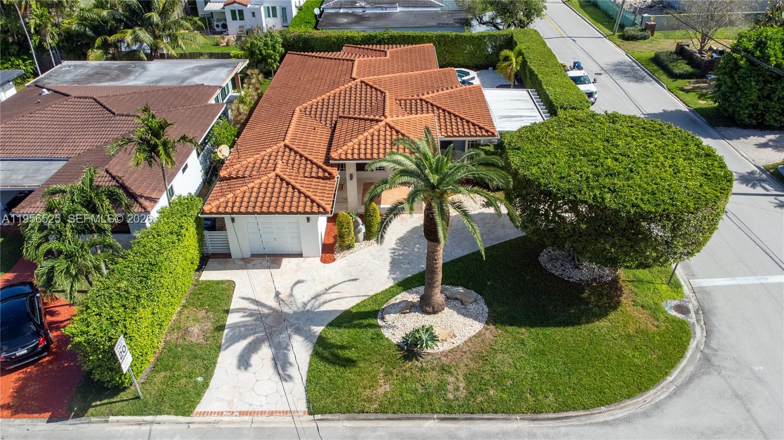 8801 Dickens Avenue Surfside, FL 33154 - Photo 5 of 44