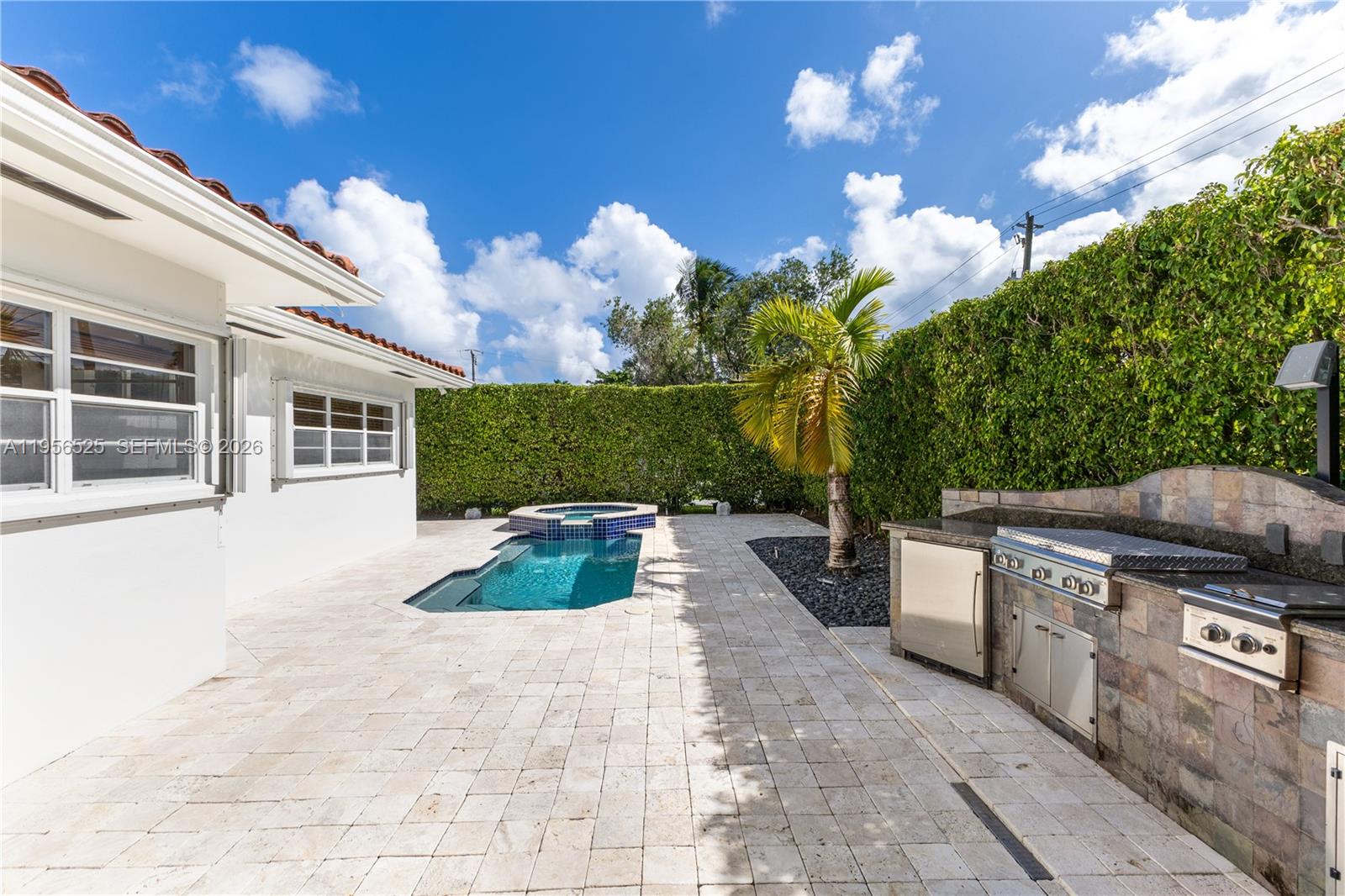 8801 Dickens Avenue Surfside, FL 33154 - Photo 9 of 44