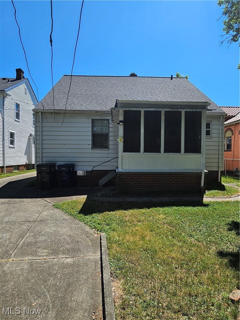 2232 South Taylor Road Cleveland, OH 44118 - Photo 26 of 28 Back of house featuring a yard