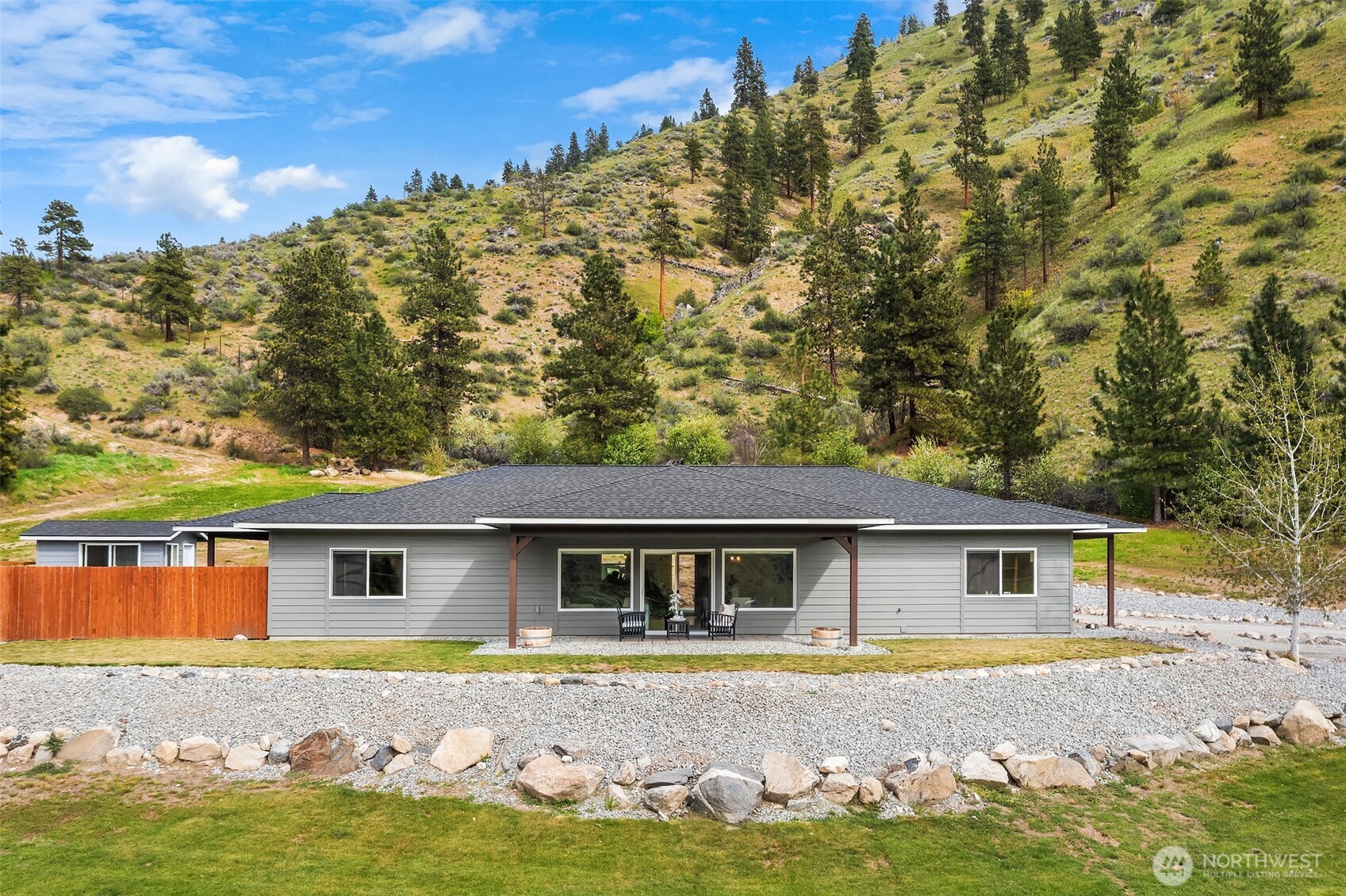 24 Mackenzie Way Chelan, WA 98816 - Photo 2 of 35