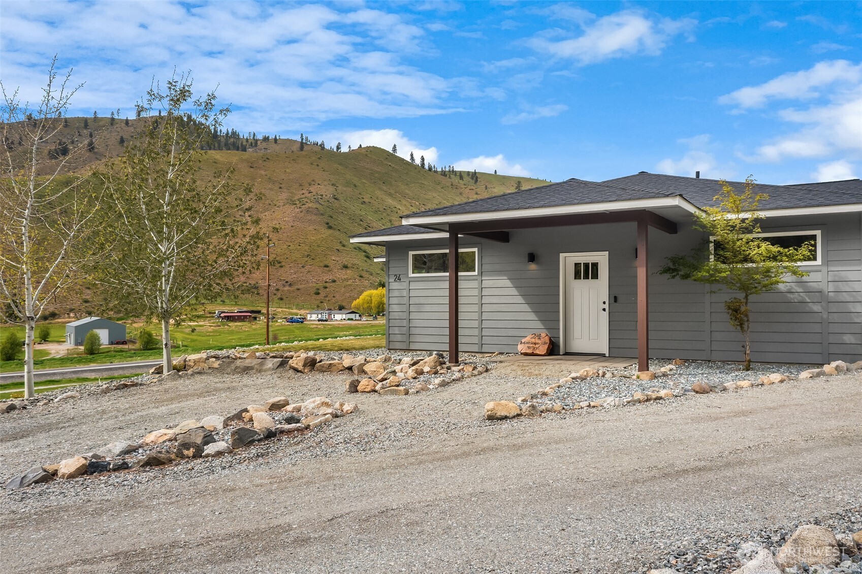 24 Mackenzie Way Chelan, WA 98816 - Photo 4 of 35