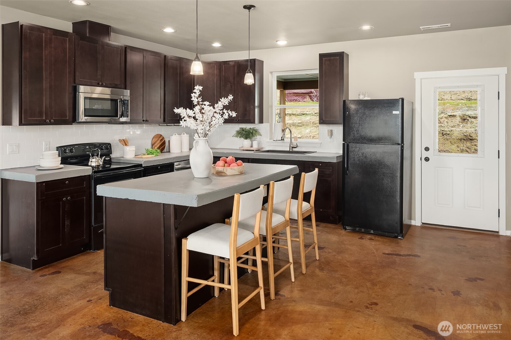 24 Mackenzie Way Chelan, WA 98816 - Photo 8 of 35