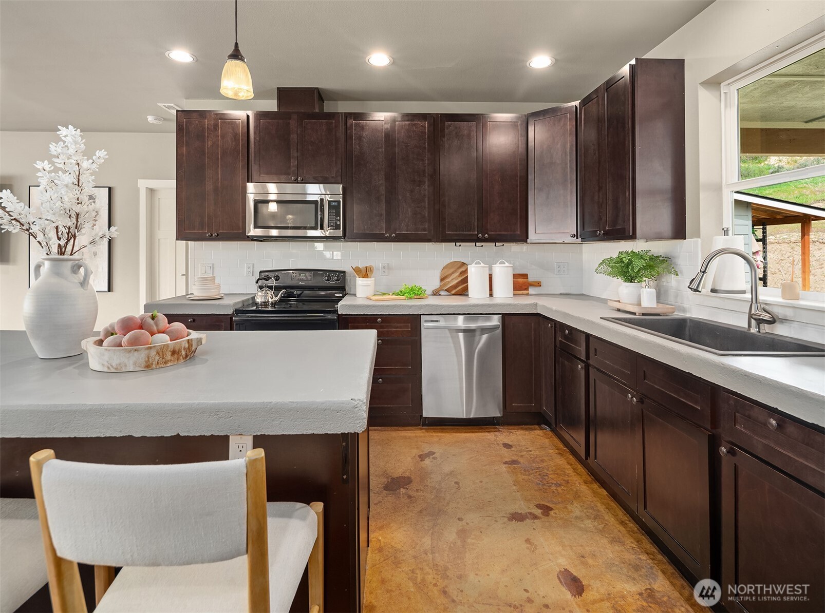 24 Mackenzie Way Chelan, WA 98816 - Photo 9 of 35