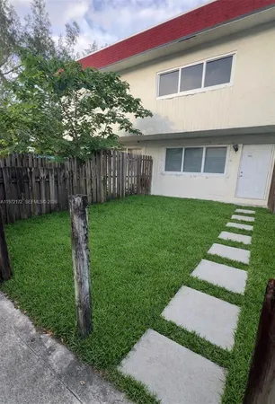 $2,200 | 1560 Northeast 151st Street, Unit 102, Miami, FL 33162