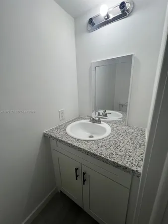 $2,200 | 1560 Northeast 151st Street, Unit 102, Miami, FL 33162